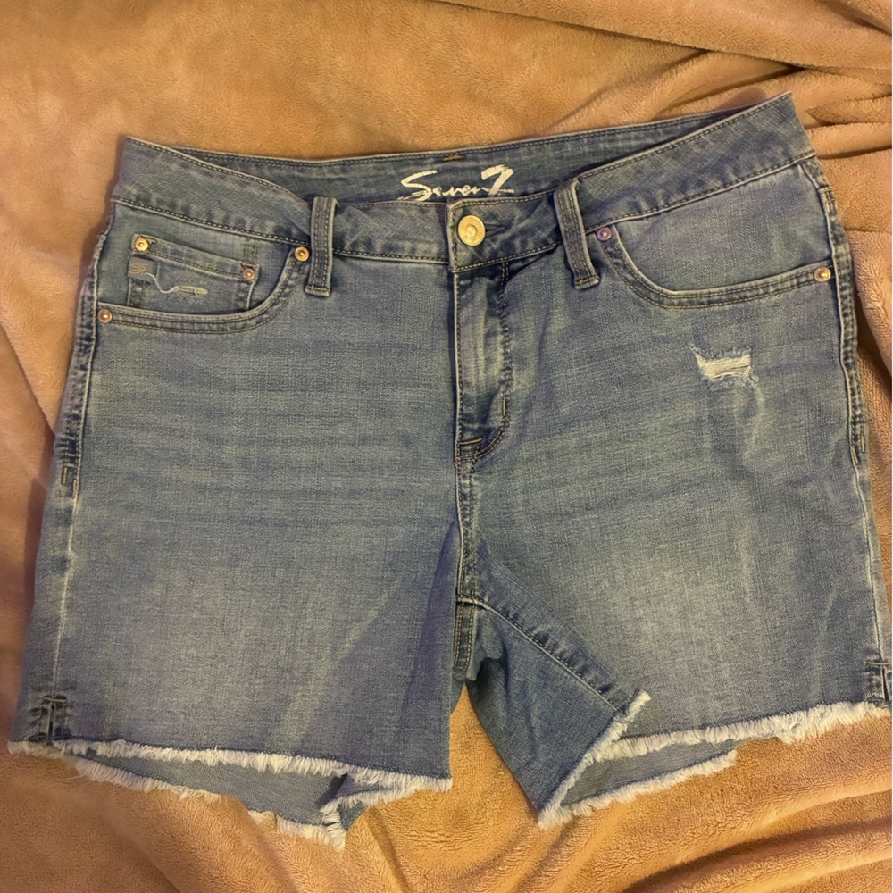 Seven7 Classic Blue Denim Frayed-Hem Jean Shorts